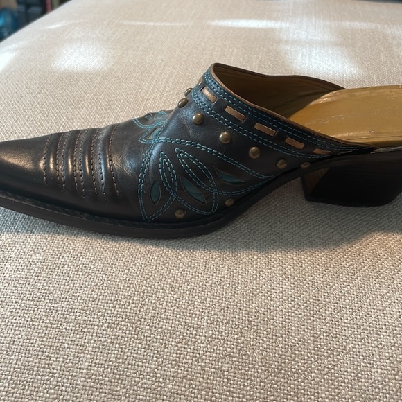 Slide on boots - Picture 3 of 7